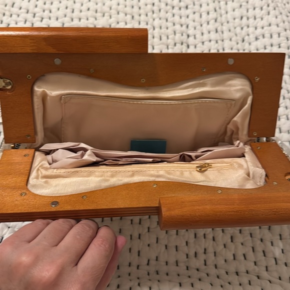 NWT Vici Black and Cream clutch with gold metal strap. - Picture 4 of 5